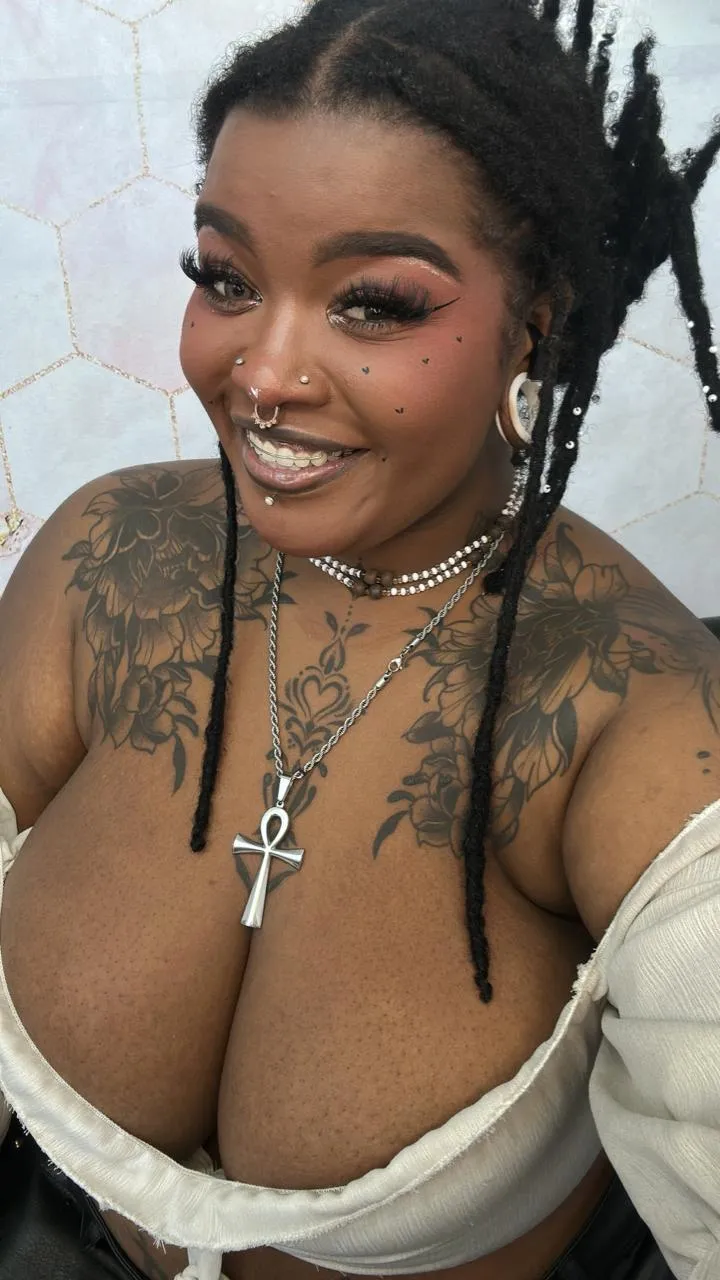 Live sex webcam photo for LaylaCummingss #8044825