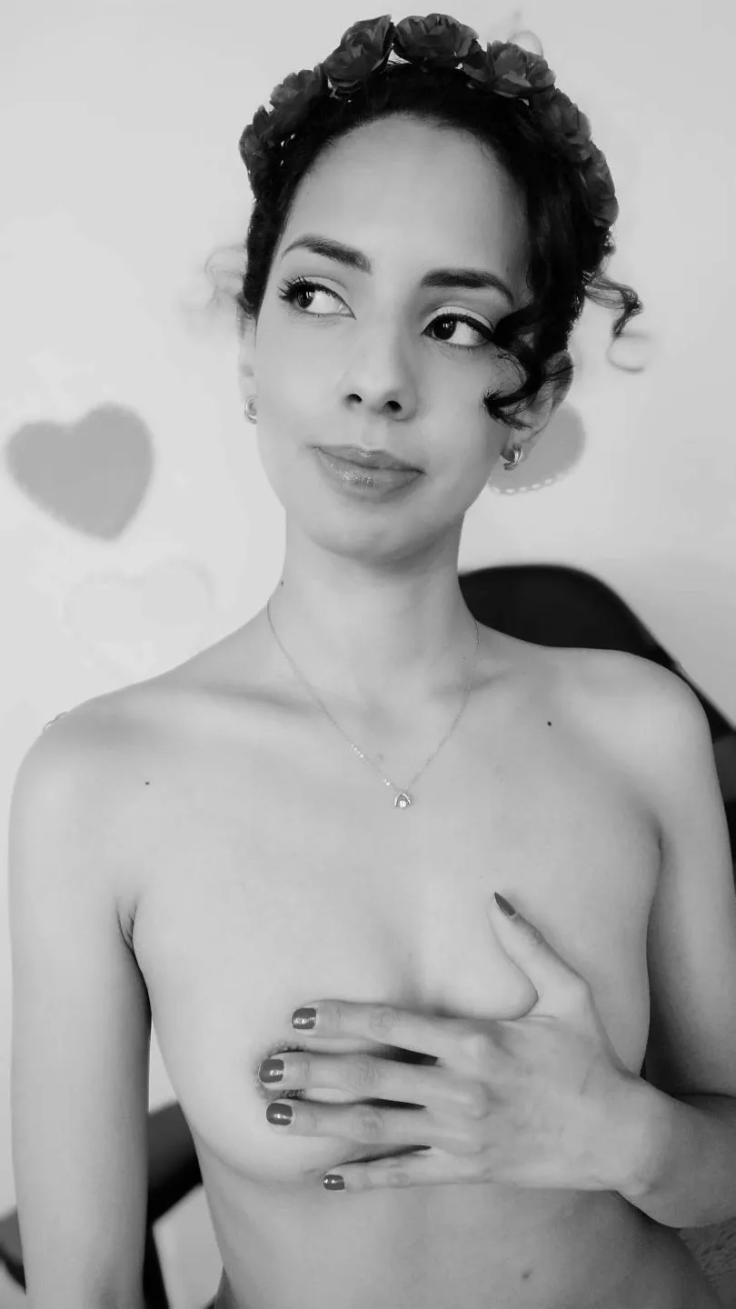 Live sex webcam photo for CurlyBloom #7862505