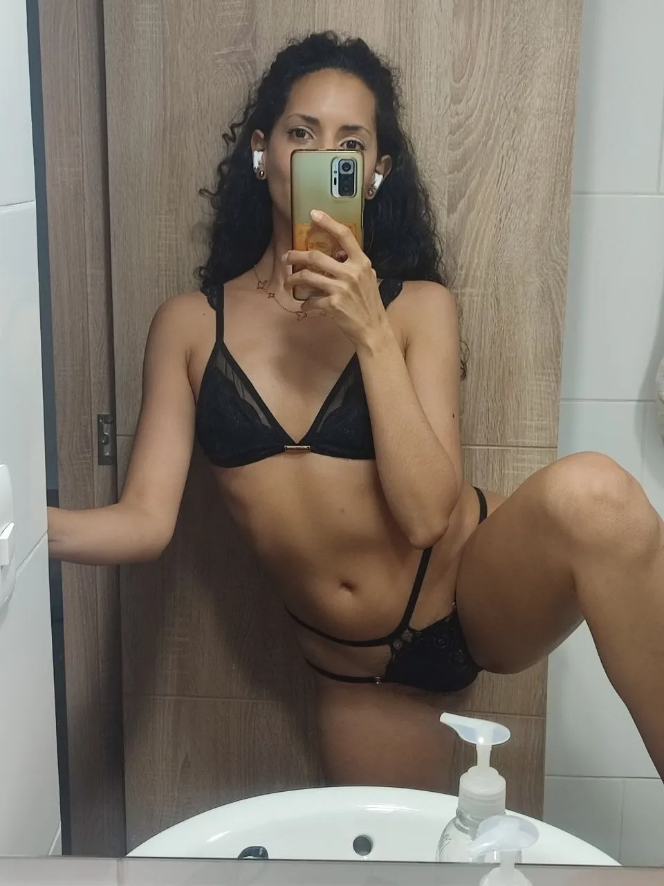 Live sex webcam photo for CurlyBloom #7862500