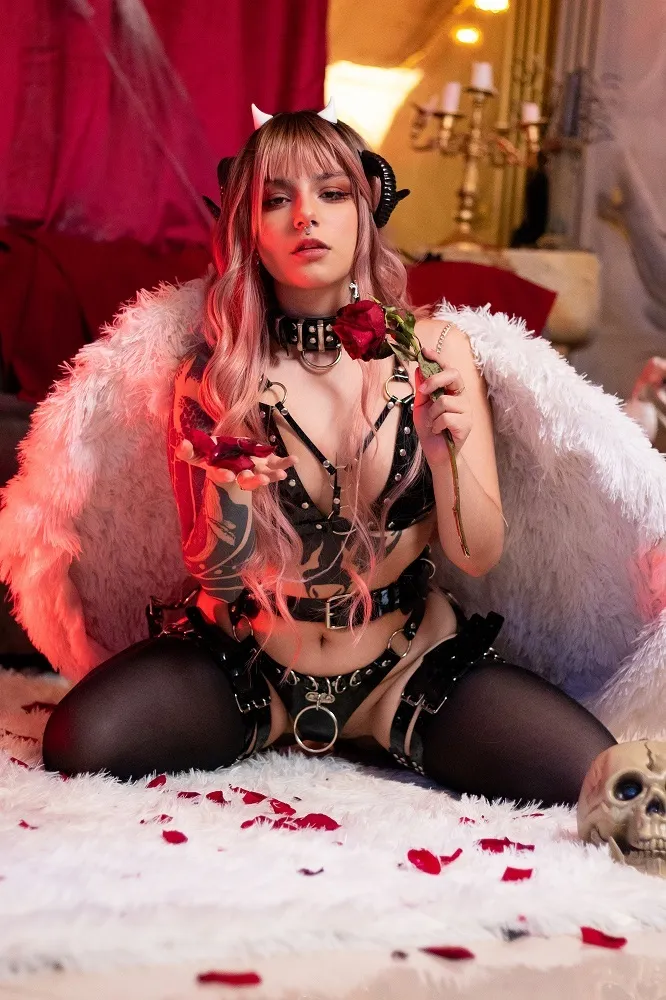 Live sex webcam photo for BizzyNoar19 #8023610