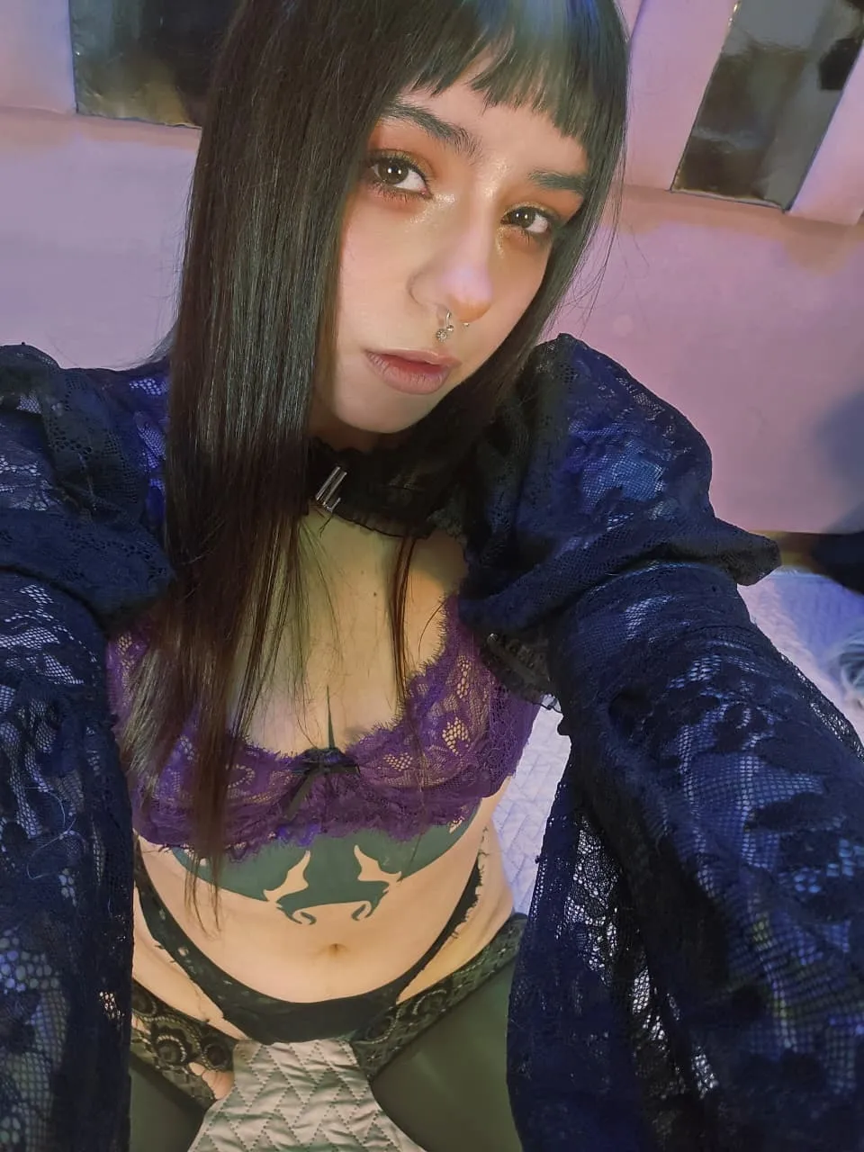 Live sex webcam photo for BizzyNoar19 #8489109