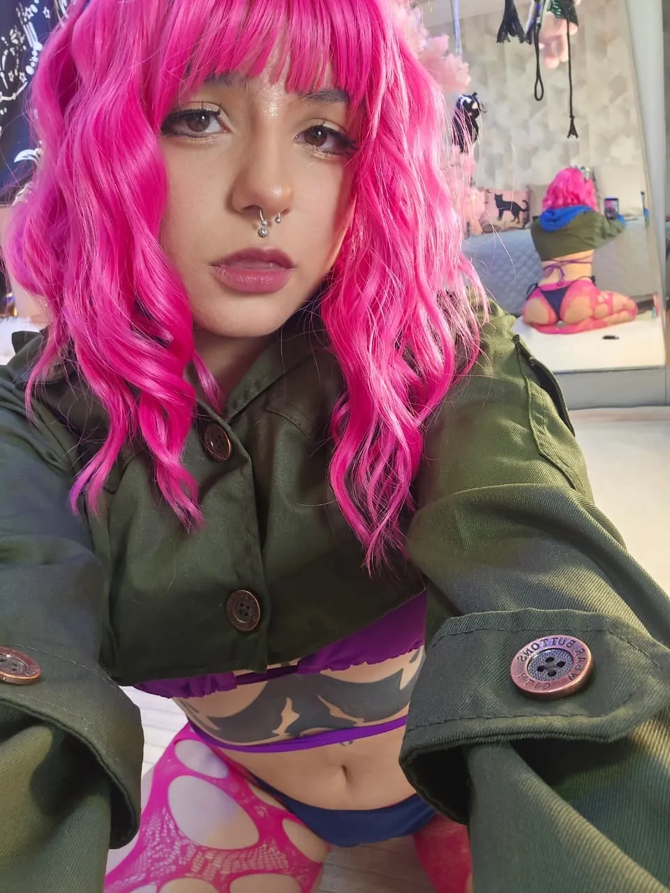 Live sex webcam photo for BizzyNoar19 #8244527