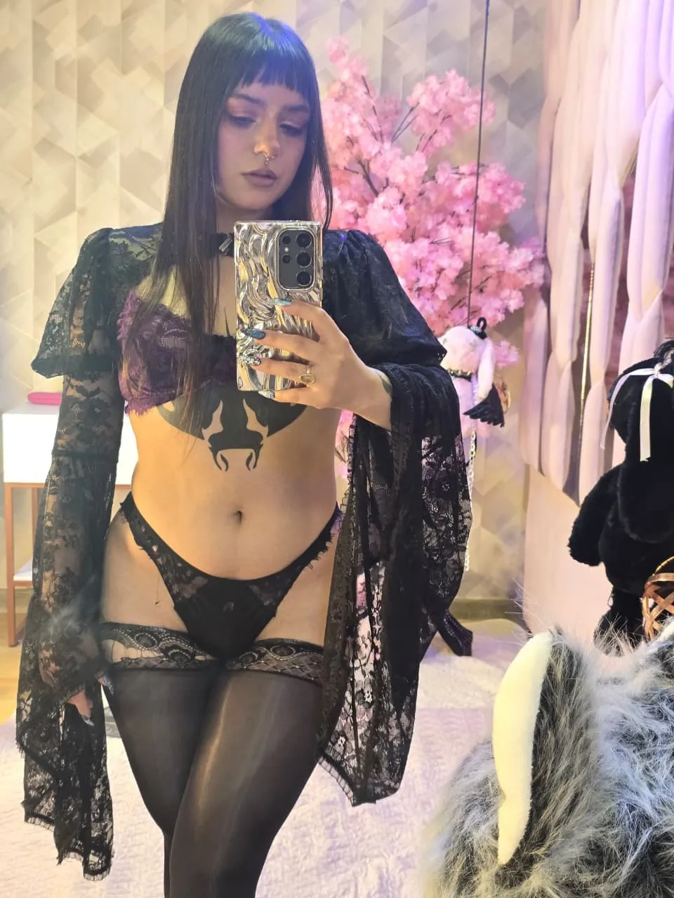 Live sex webcam photo for BizzyNoar19 #8489110