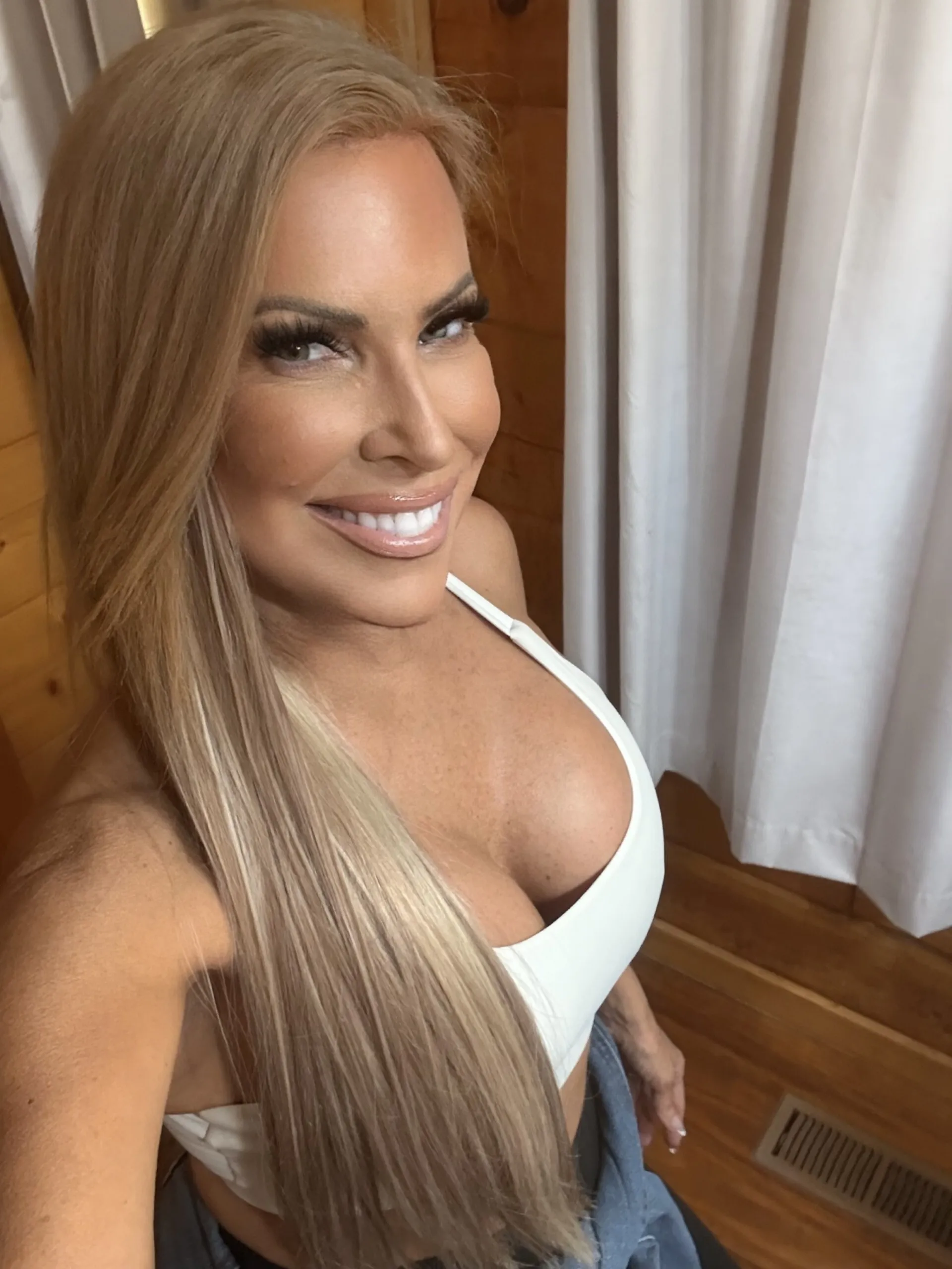 Live sex webcam photo for LaurenSummers #7773751