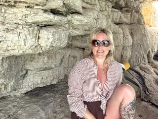 Live sex webcam photo for LittleMissSweetLips #8528053