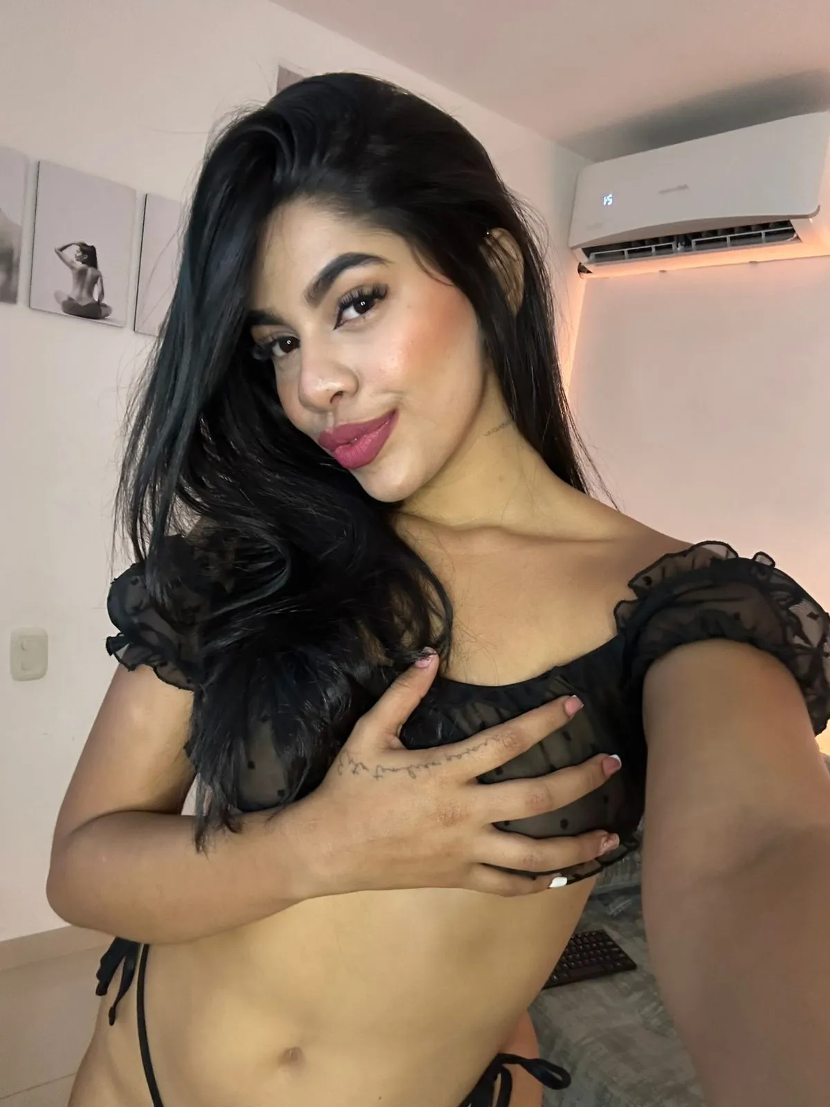 Live sex webcam photo for Clarckbella #7930967