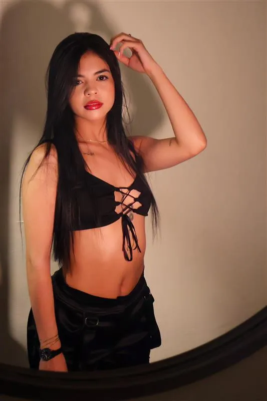 Live sex webcam photo for EmilyyJhonson #8550879