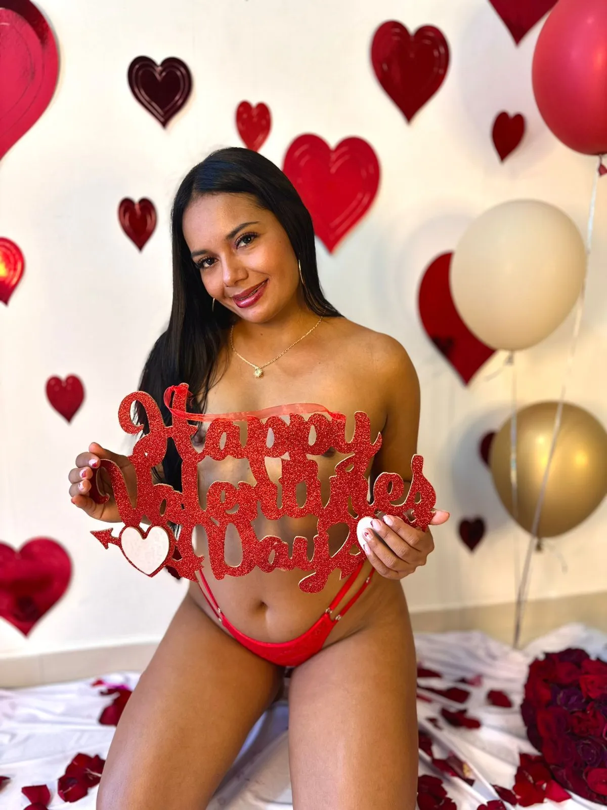 Live sex webcam photo for LyaSweetxx #8324336