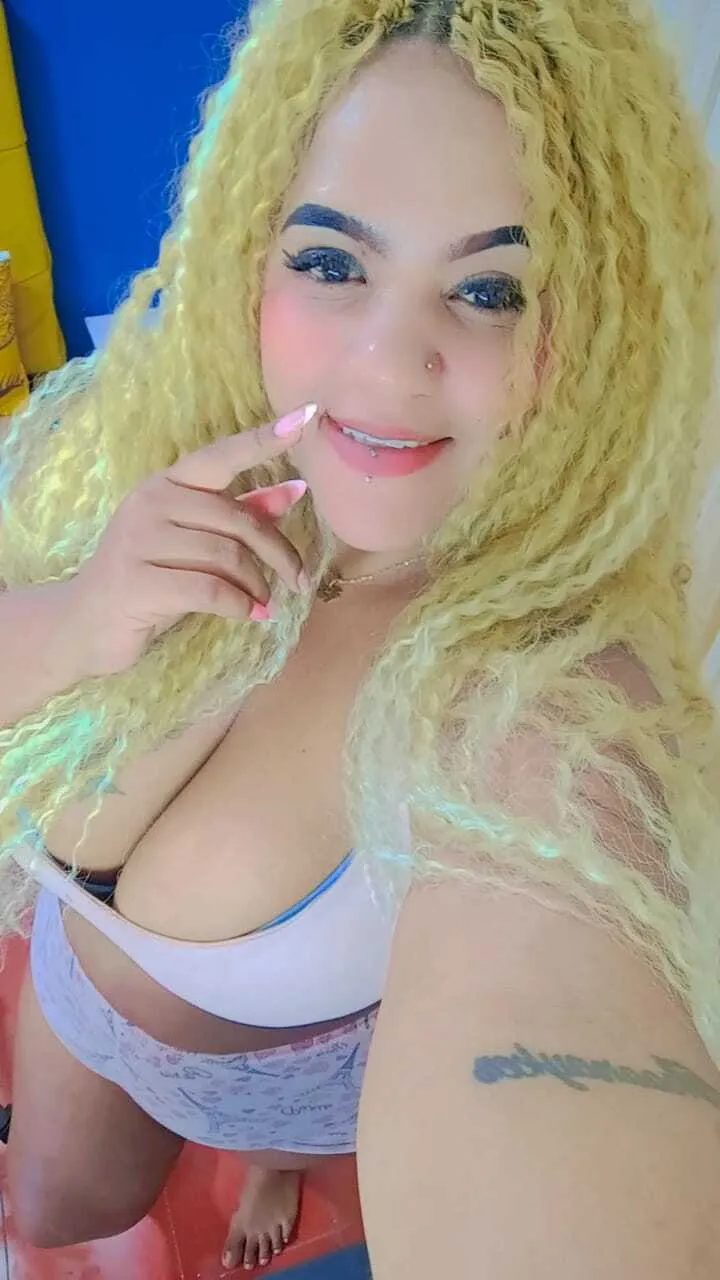Live sex webcam photo for gisell_bigboobs #7994786