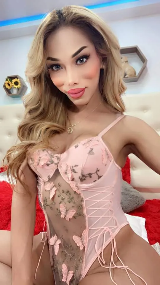 Live sex webcam photo for alexandracutee #8530175