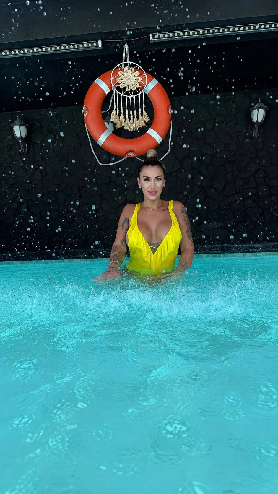 Live sex webcam photo for Nicol2Naya #8647766