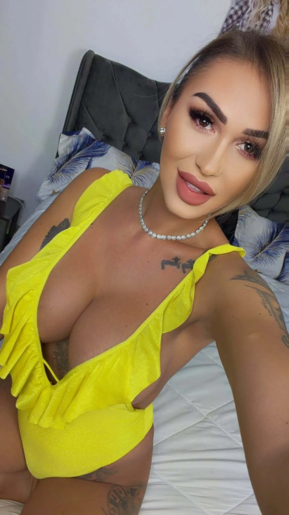 Live sex webcam photo for Nicol2Naya #8727428