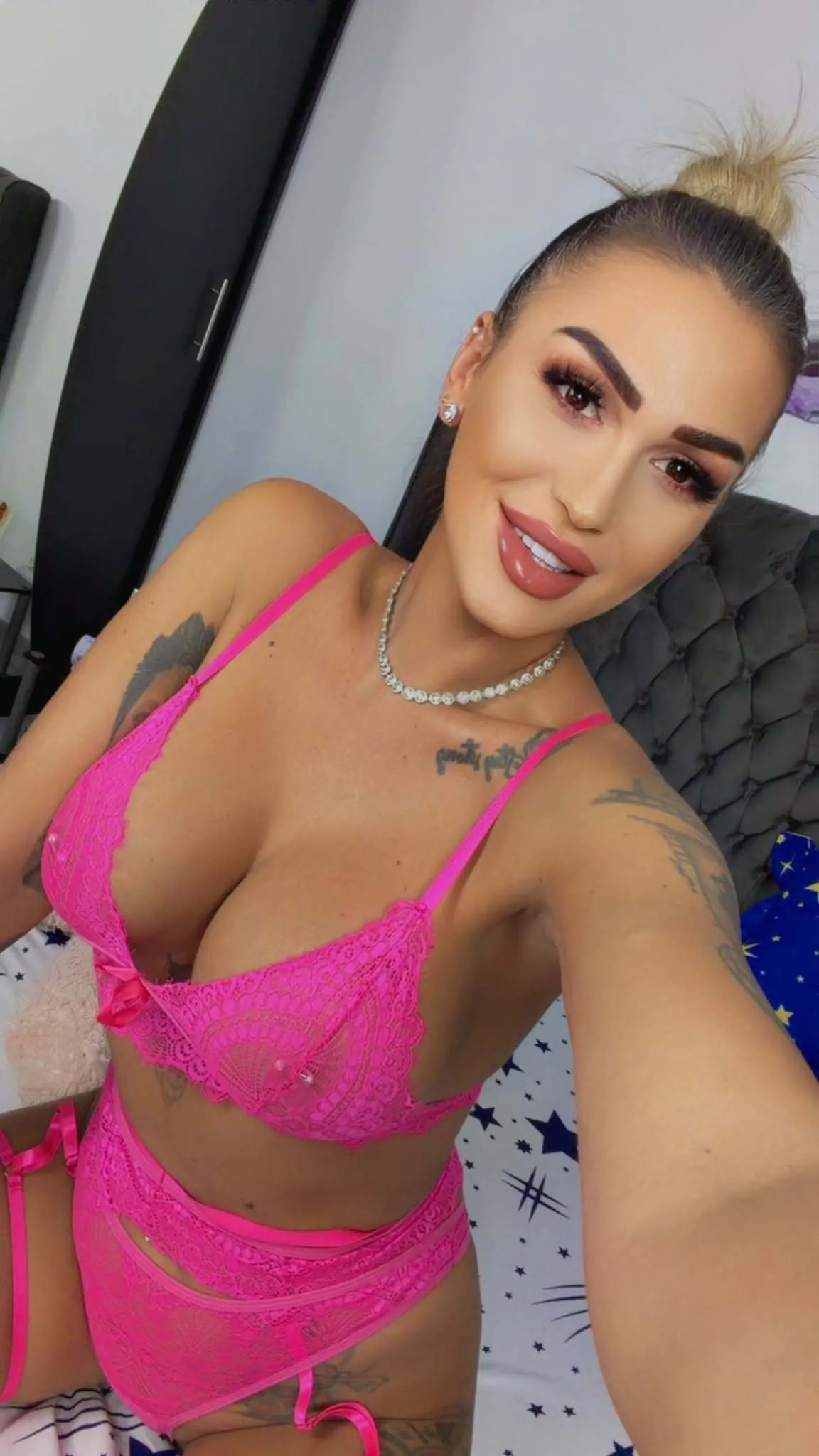 Live sex webcam photo for Nicol2Naya #8727427