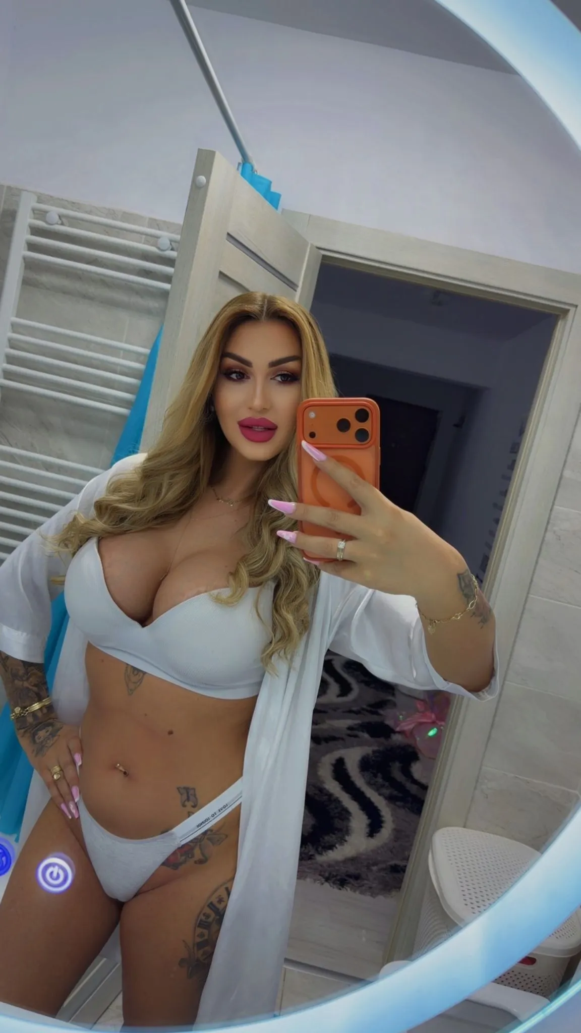 Live sex webcam photo for Nicol2Naya #8632486