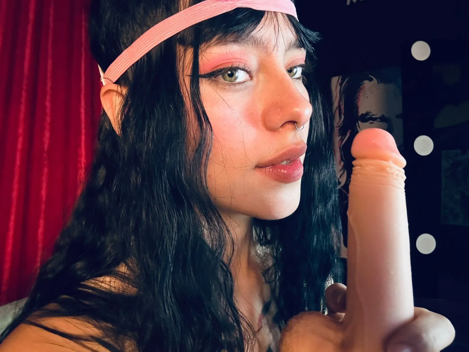 Live sex webcam photo for ScarlettSaphire #8528323