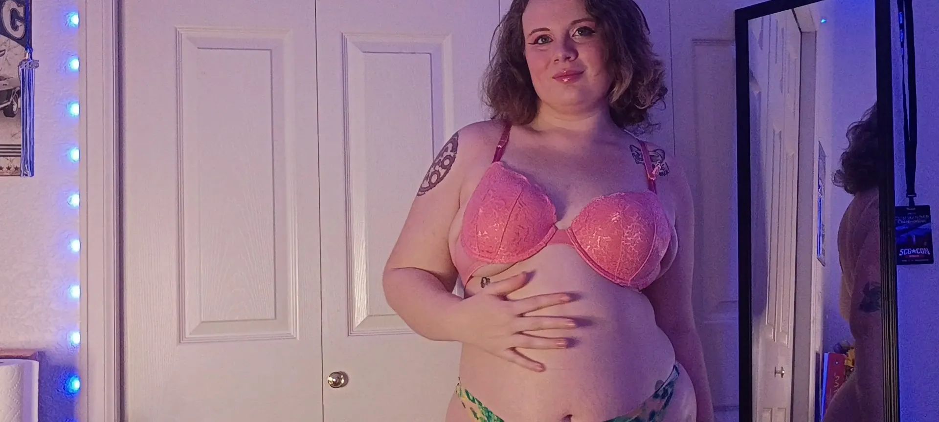 Live sex webcam photo for WendiHo #8059886