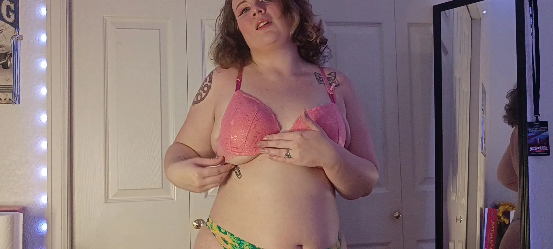 Live sex webcam photo for WendiHo #8059891
