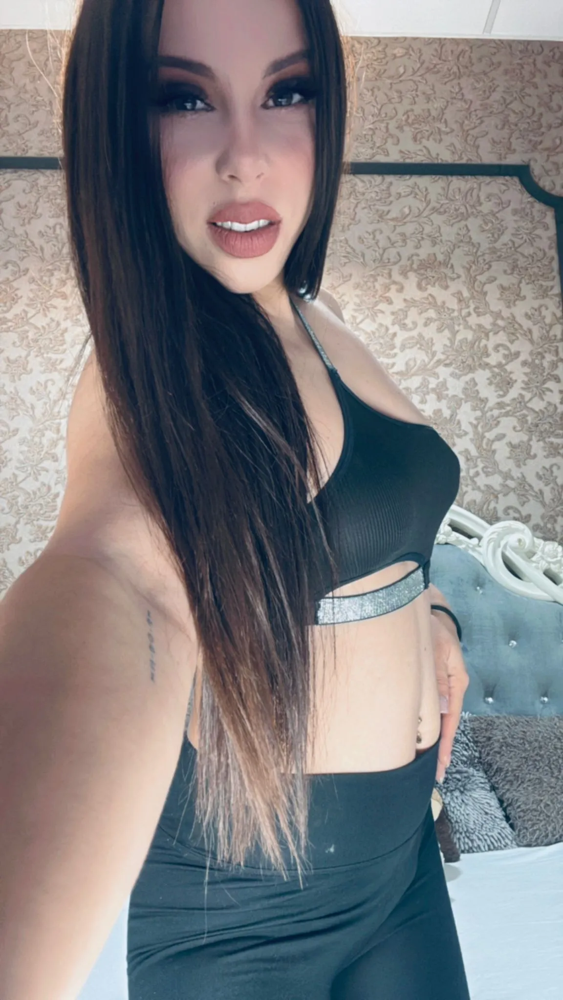 Live sex webcam photo for EllaVyxen #8016623