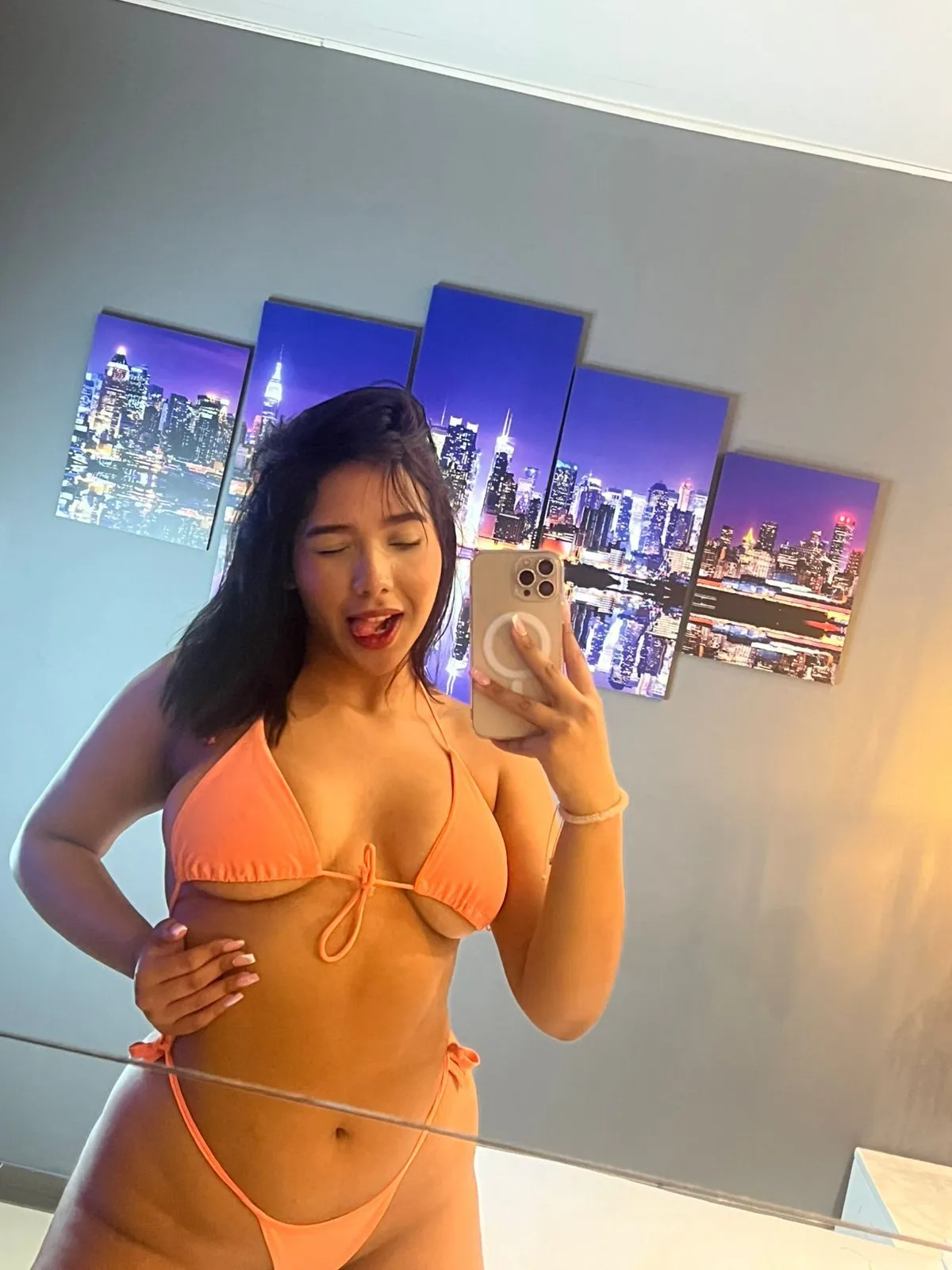 Live sex webcam photo for HilaryQueen #8482002