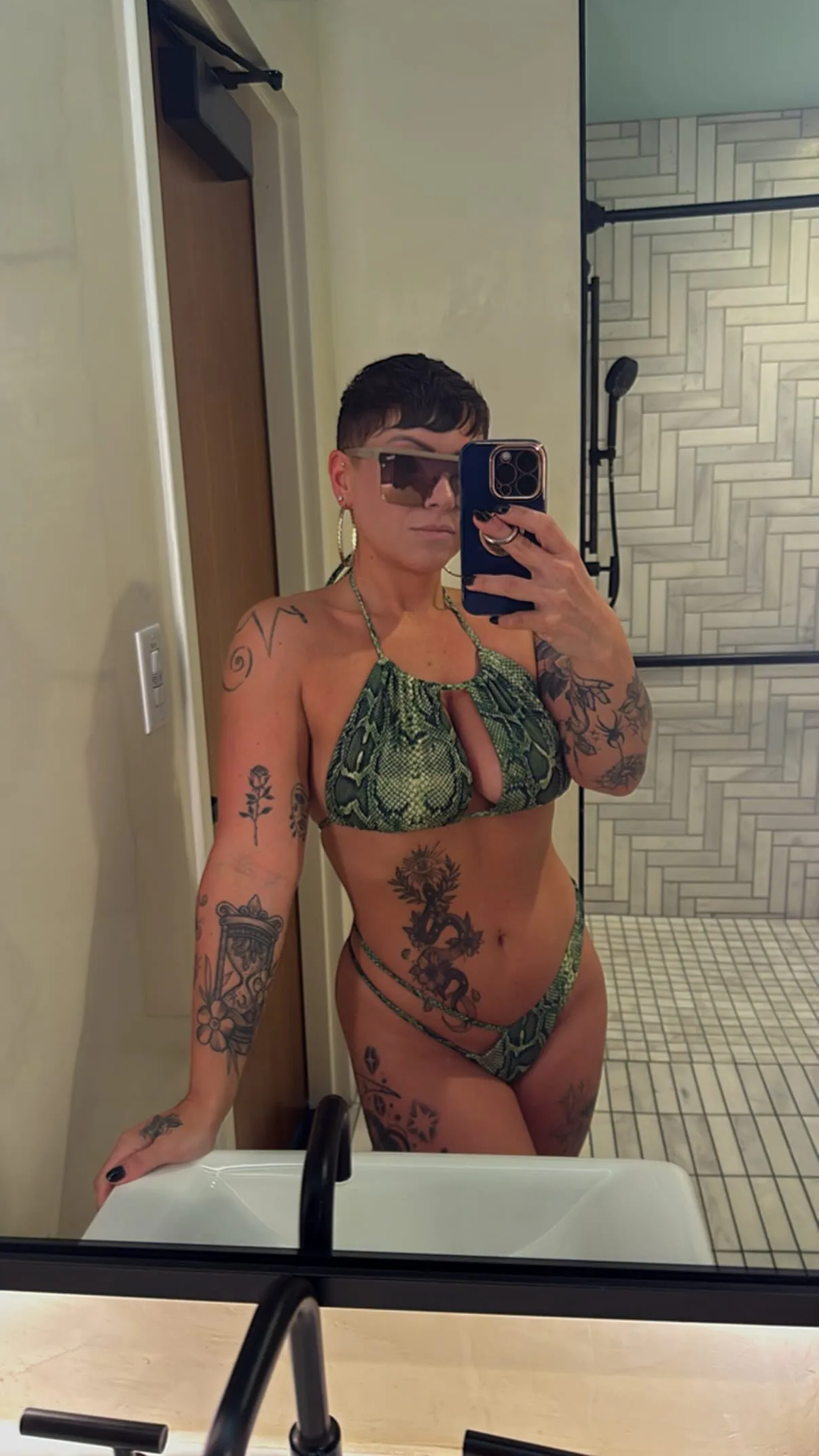 Live sex webcam photo for GoddessPixieXOXO #8074463