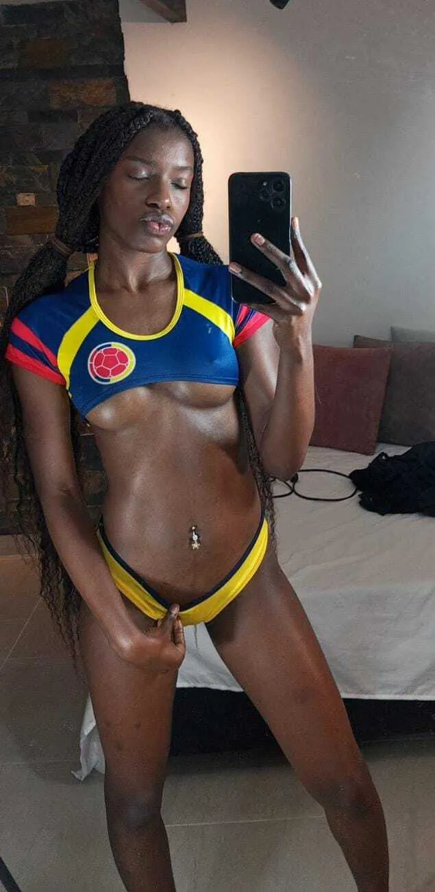 Live sex webcam photo for Naomii_Rosse69 #8147675