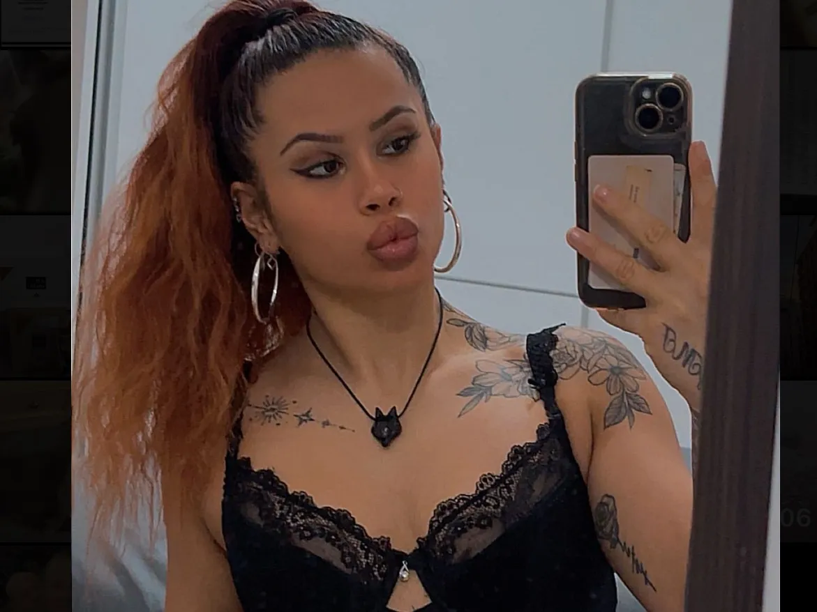 Live sex webcam photo for AaliyahRaexo #8261313