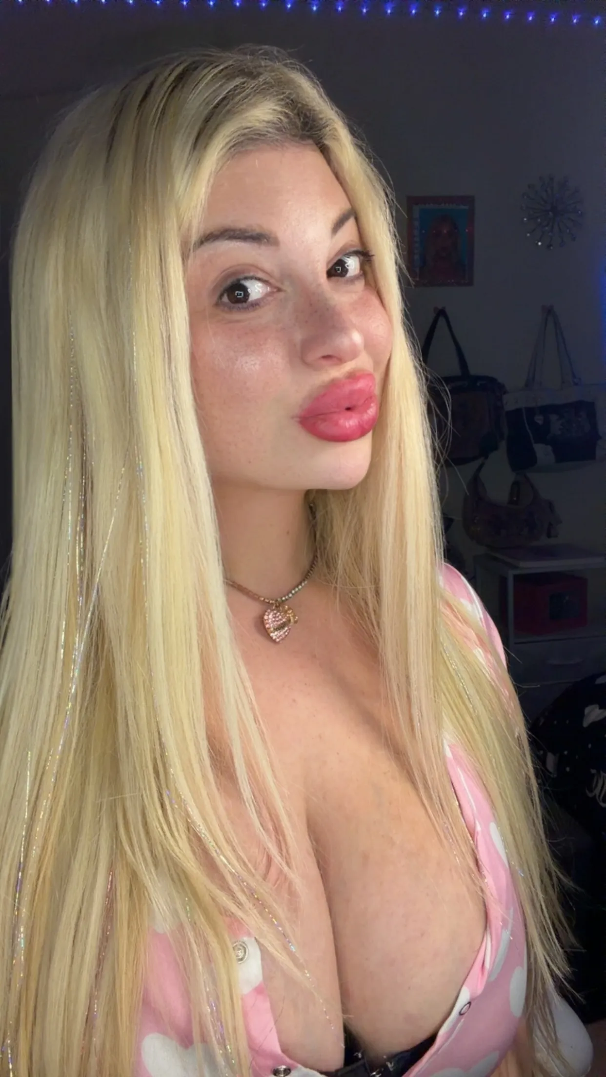 Live sex webcam photo for Chrissybunnii #8302099