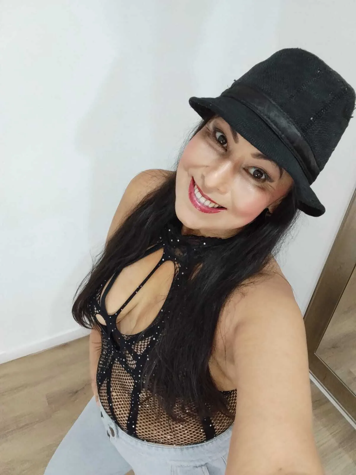 Live sex webcam photo for SaraBiigAss #8527301