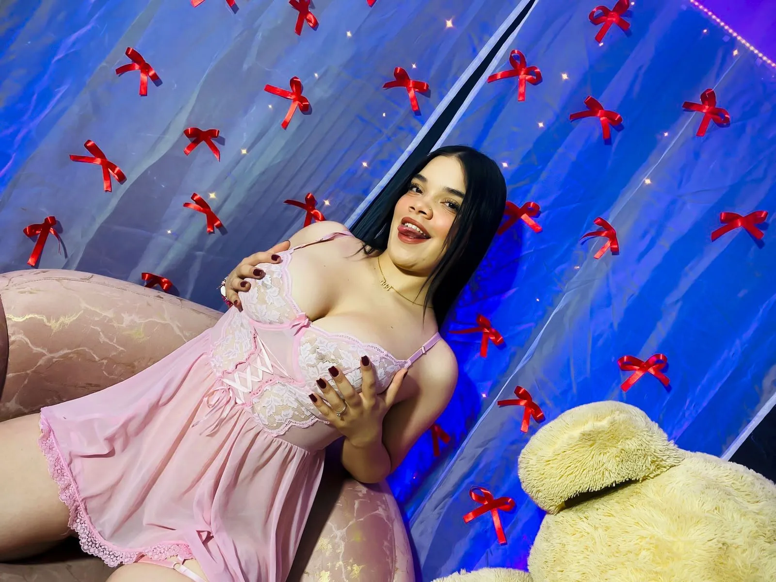Live sex webcam photo for EmiilySquirtt #8291543