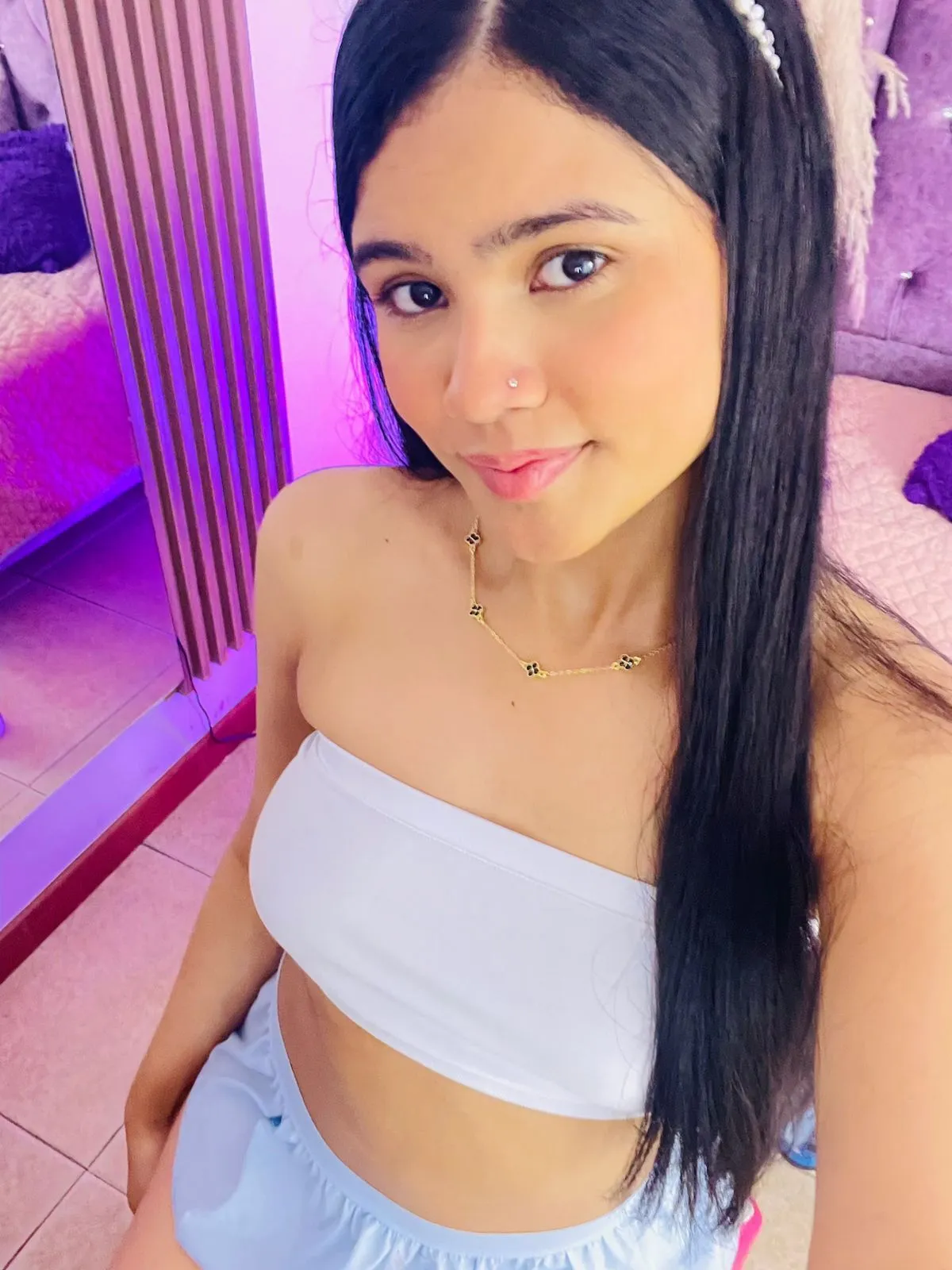 Live sex webcam photo for ViioletCollins #8564572