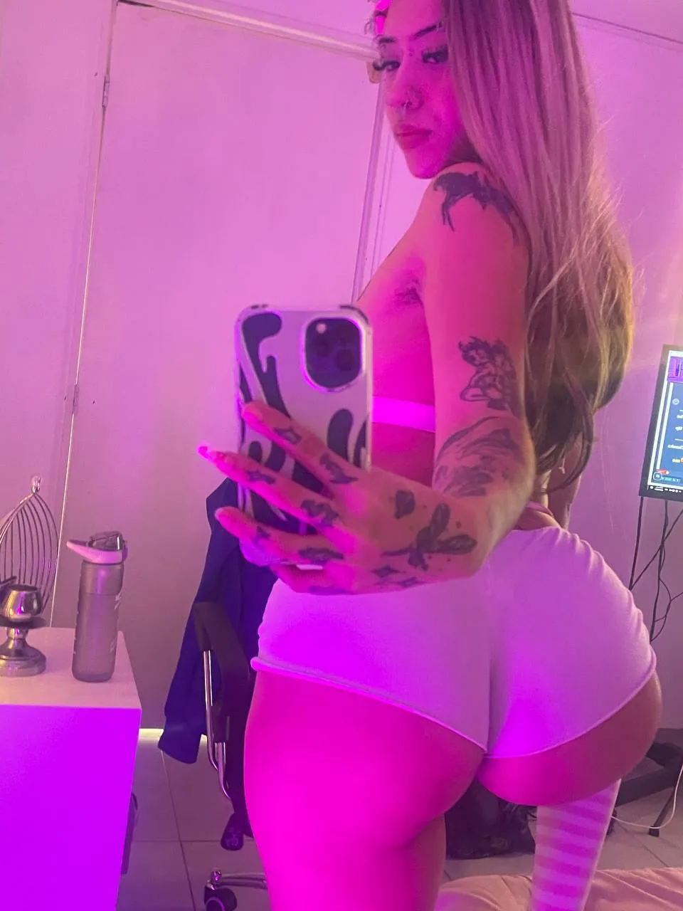 Live sex webcam photo for Juliimonroee #8434845