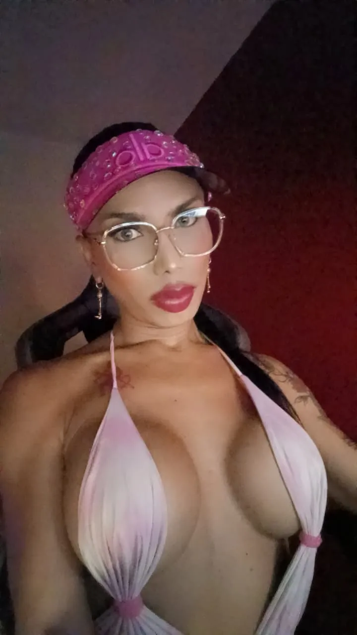 Live sex webcam photo for Lithbettgoddess #8282888