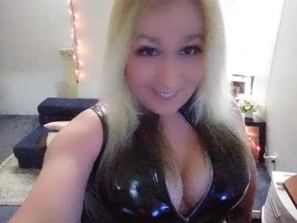 Live sex webcam photo for SavannaSin #8463400