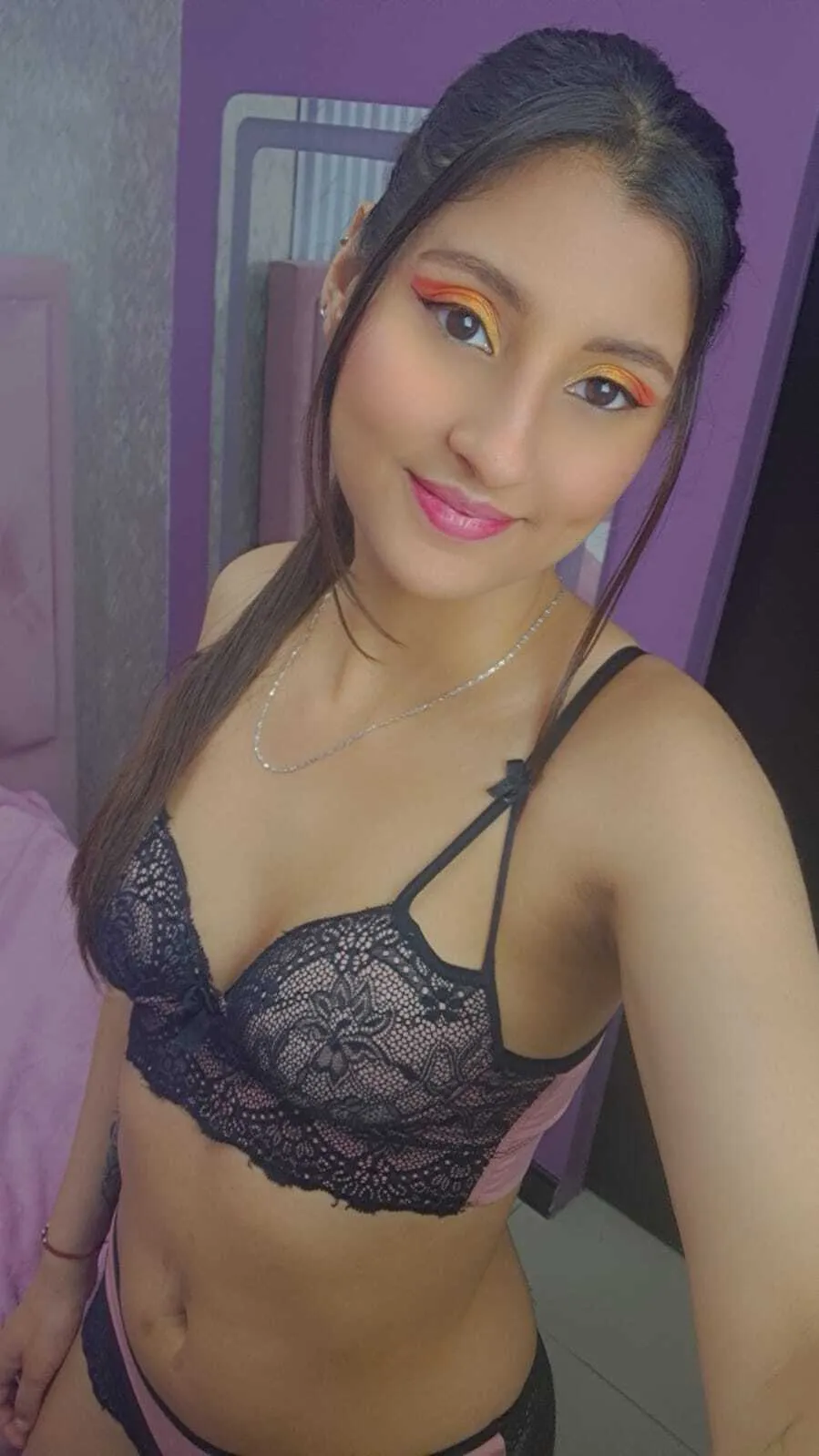 Live sex webcam photo for ZoeHillss111 #8317247