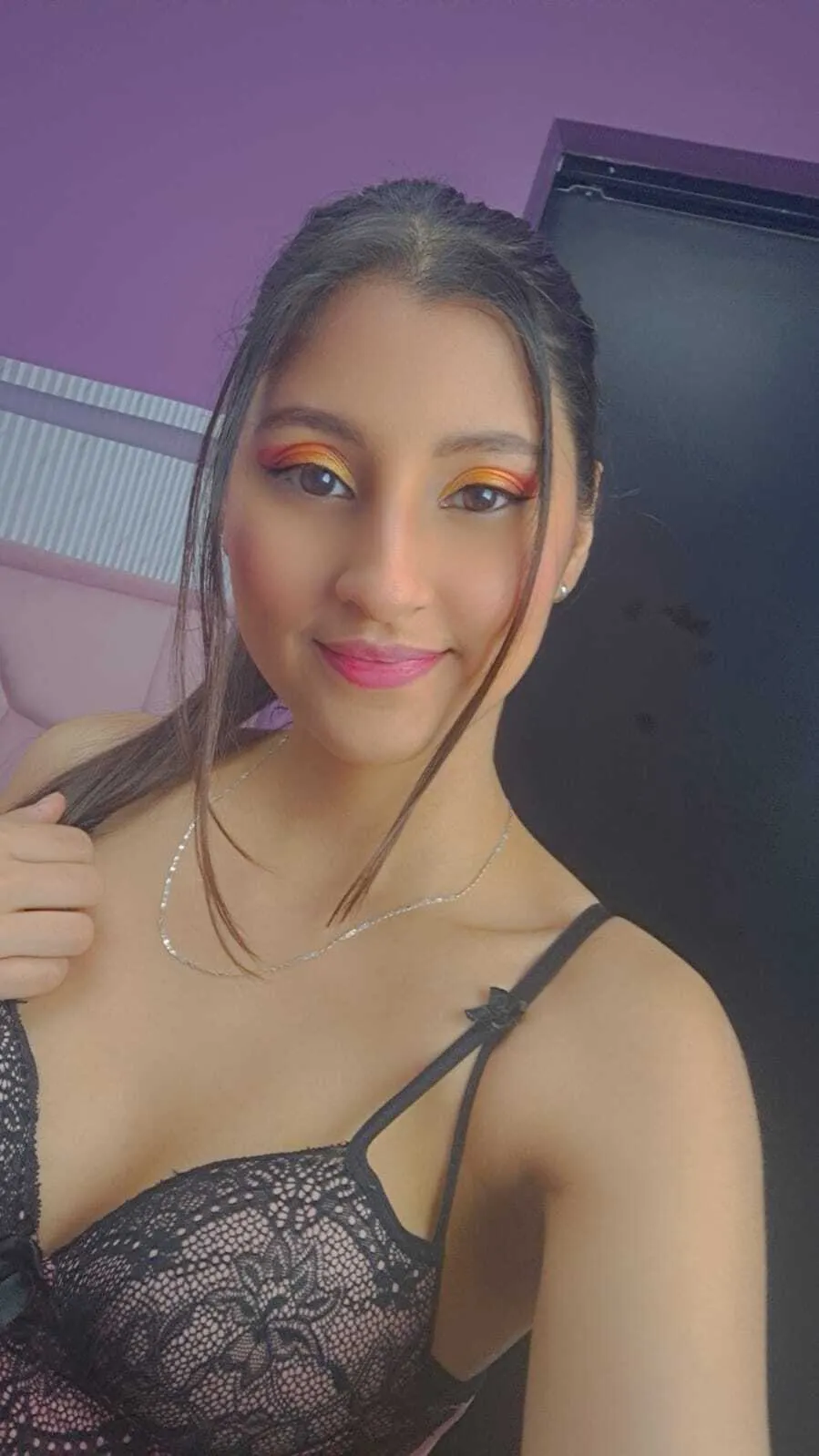 Live sex webcam photo for ZoeHillss111 #8317243