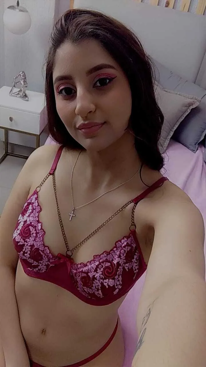 Live sex webcam photo for ZoeHillss111 #8317258