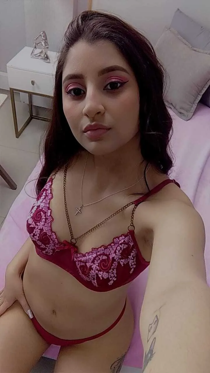 Live sex webcam photo for ZoeHillss111 #8317262