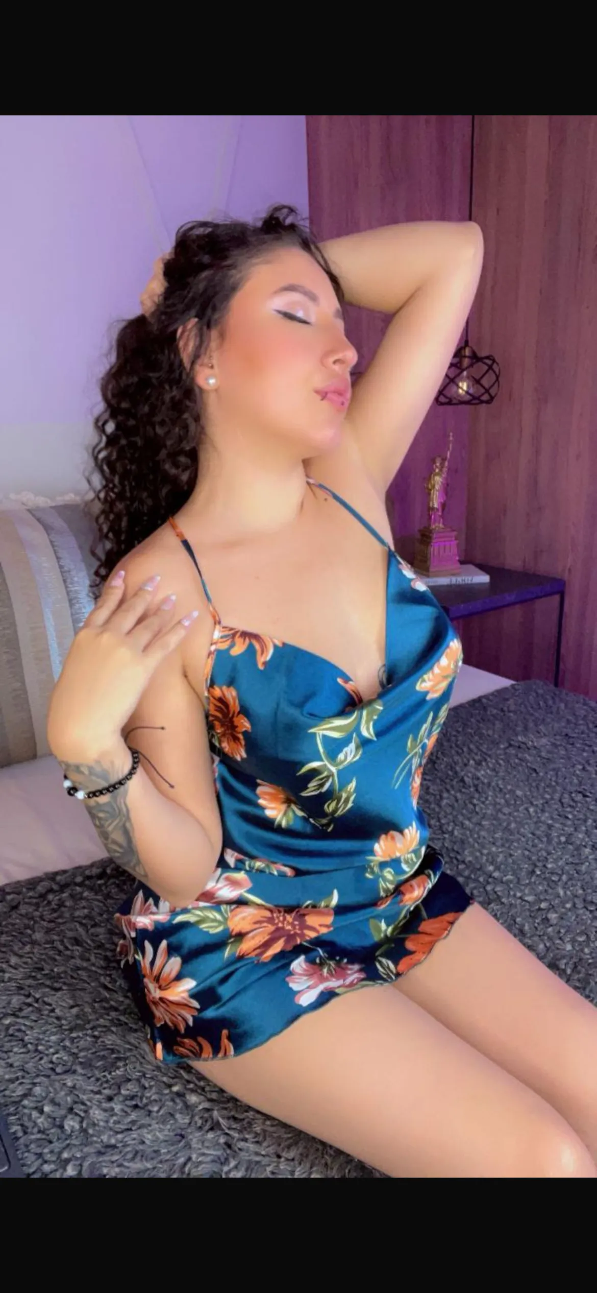Live sex webcam photo for Amara_De_Lux #8476844