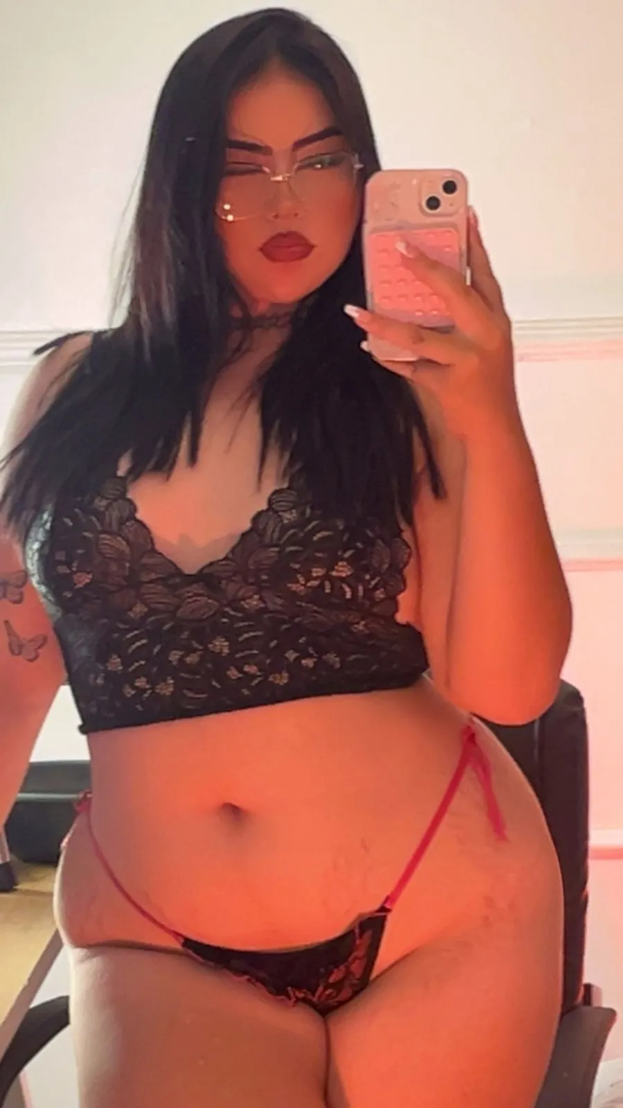 Live sex webcam photo for Emberrvelvet #8469434