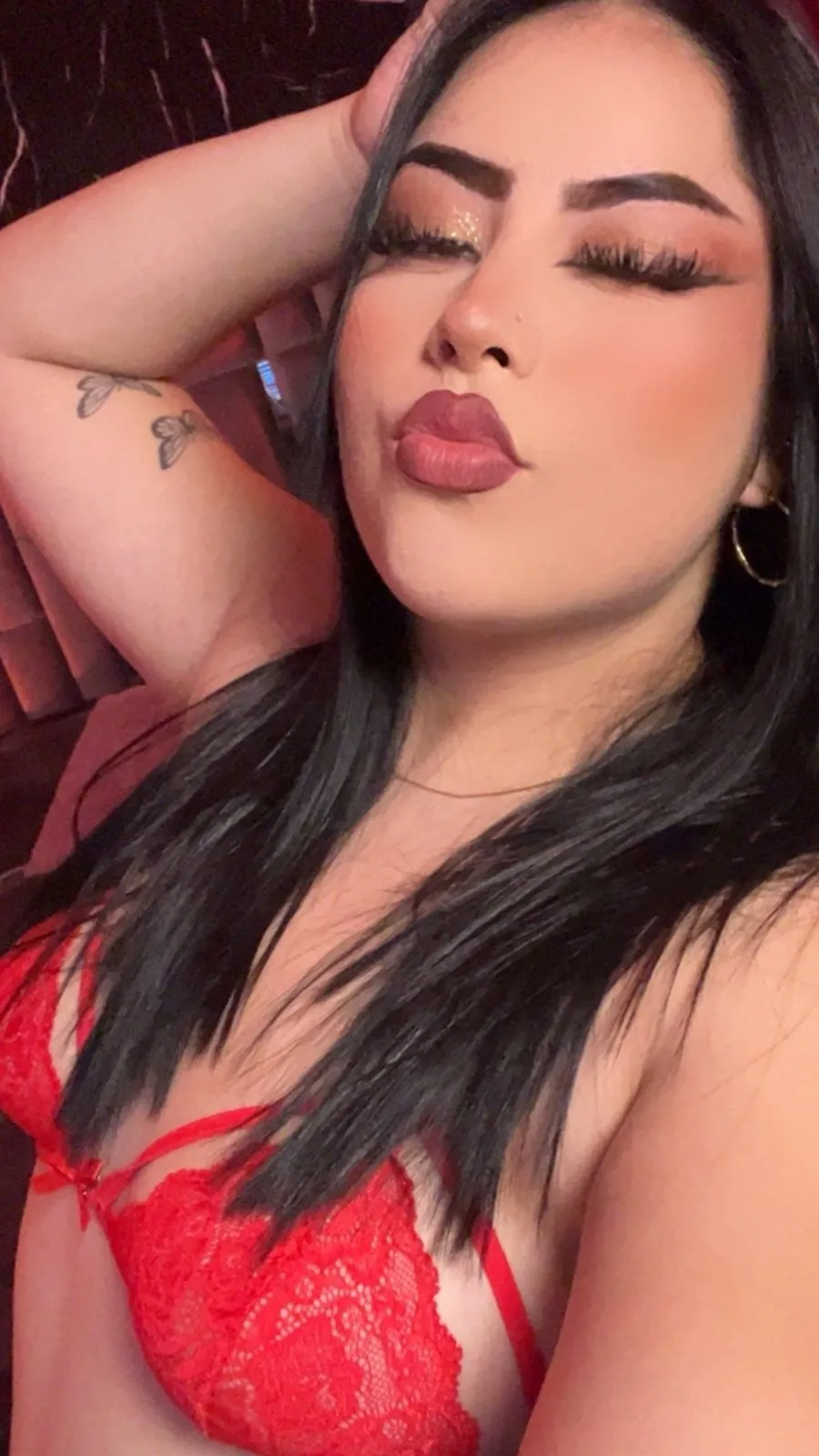 Live sex webcam photo for Emberrvelvet #8469438