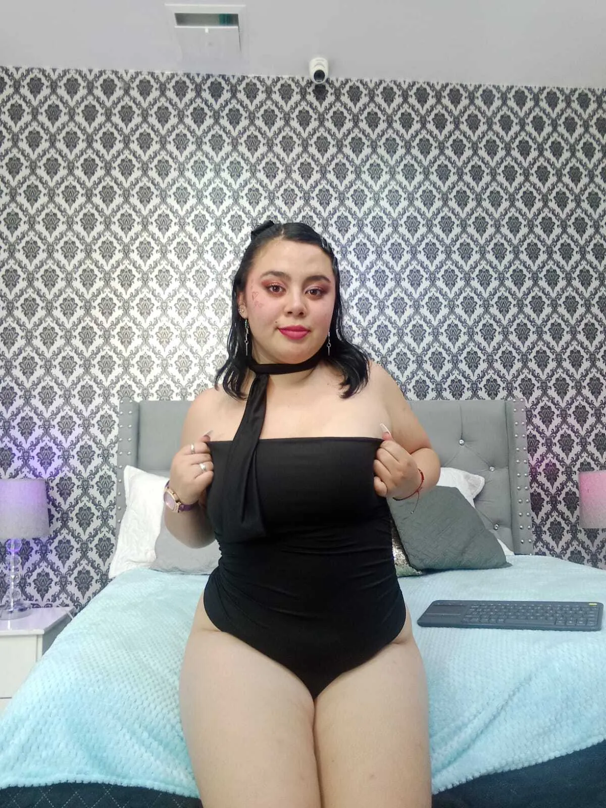 Live sex webcam photo for RoxaneBrownn #8395122