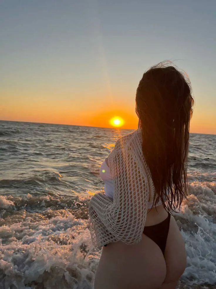 Live sex webcam photo for RoxyLuxxe #8475327