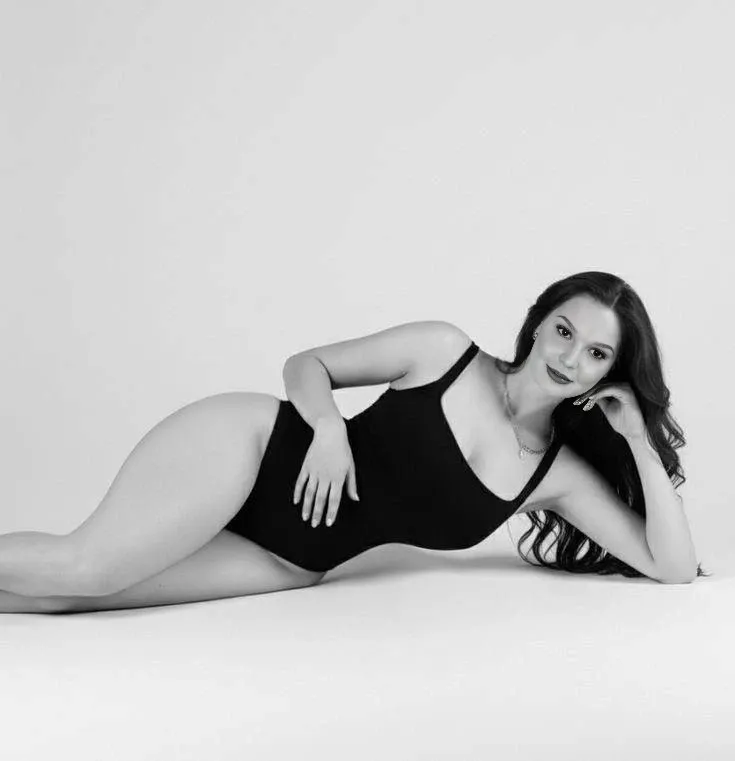 Live sex webcam photo for RoxyLuxxe #8686035