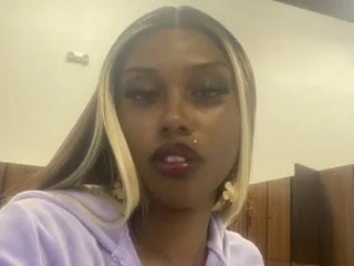 Live sex webcam photo for Lailani_Diore #8475086