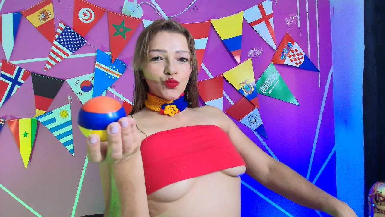 Live sex webcam photo for CarolMiss_79 #8741906