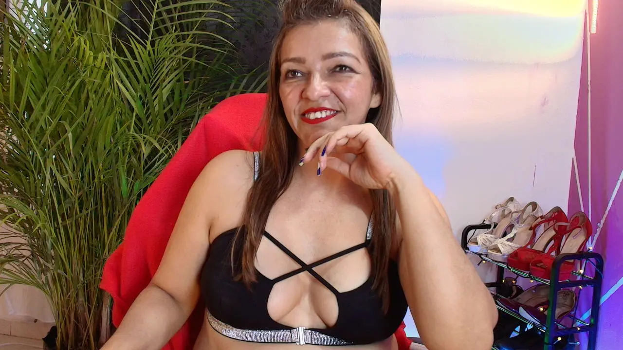 Live sex webcam photo for CarolMiss_79 #8741791