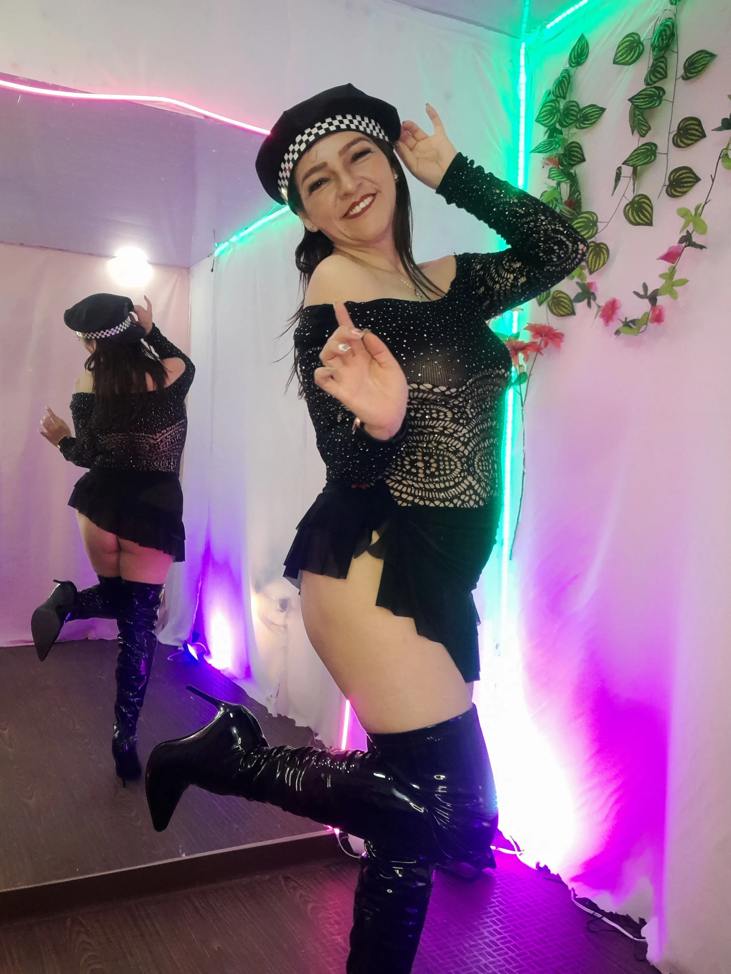 Live sex webcam photo for CarolMiss_79 #8520914
