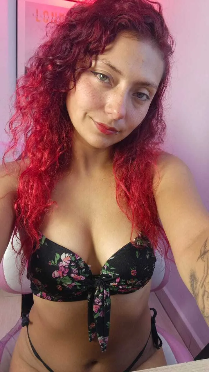 Live sex webcam photo for LilaMonroee #8508573