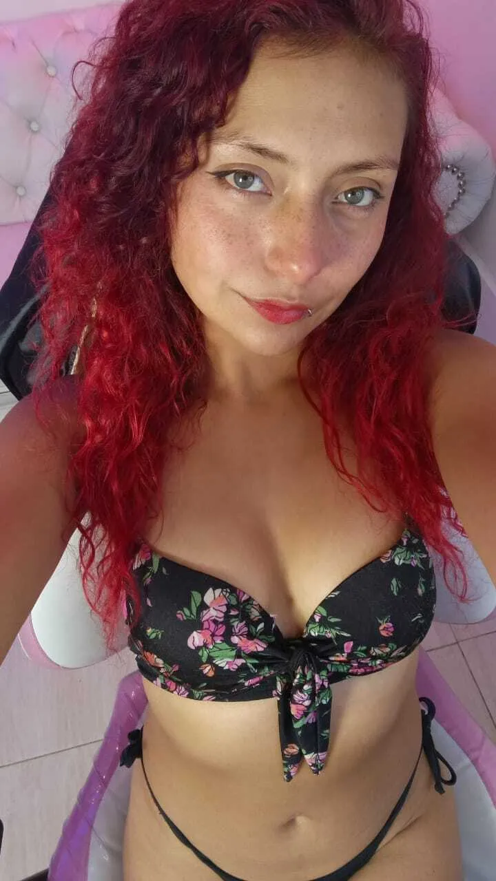 Live sex webcam photo for LilaMonroee #8508574