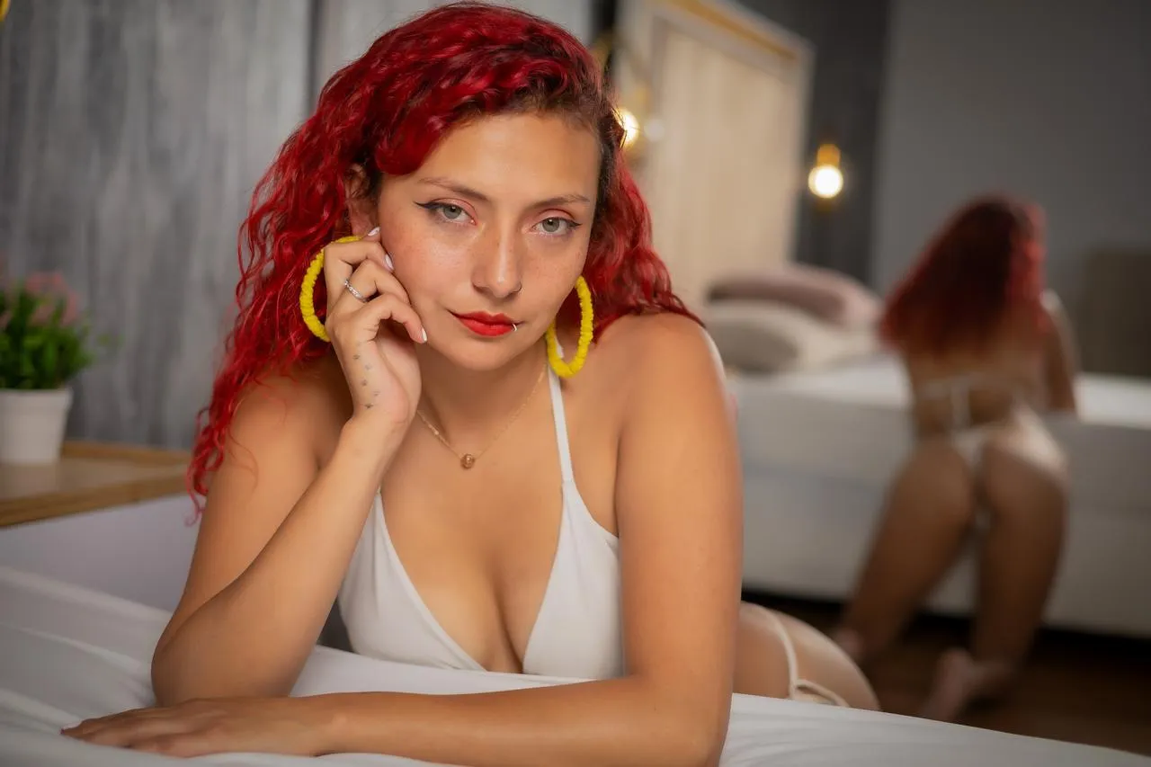 Live sex webcam photo for LilaMonroee #8476151